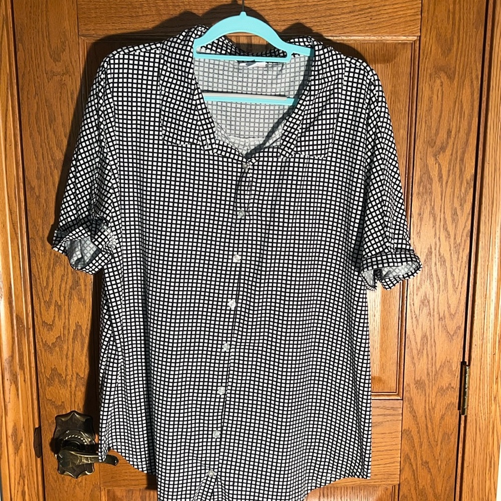 Lularoe button front shirt
Cuffed short sleeves